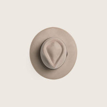 Load image into Gallery viewer, Cream coloured hat with brown band
